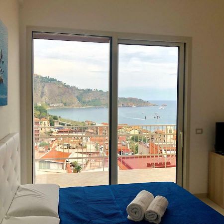 Taormina Wonderful Solarium Apartment จีอาร์ดีนี นักซอส ภายนอก รูปภาพ