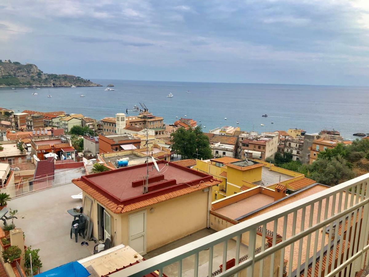Taormina Wonderful Solarium Apartment จีอาร์ดีนี นักซอส ภายนอก รูปภาพ
