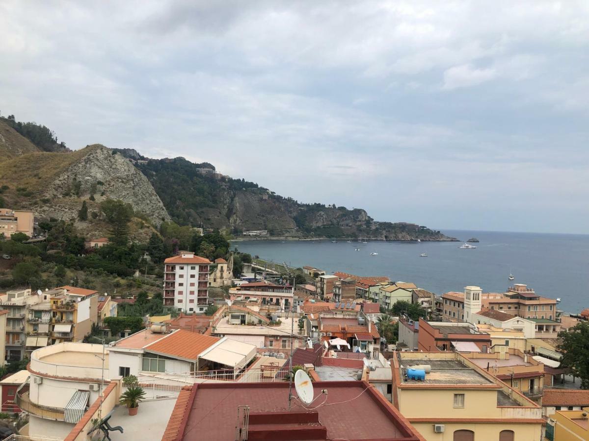Taormina Wonderful Solarium Apartment จีอาร์ดีนี นักซอส ภายนอก รูปภาพ