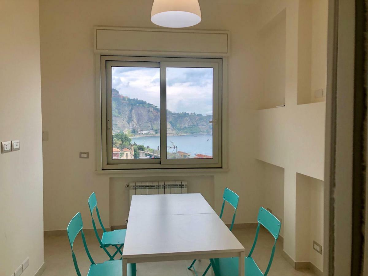 Taormina Wonderful Solarium Apartment จีอาร์ดีนี นักซอส ภายนอก รูปภาพ