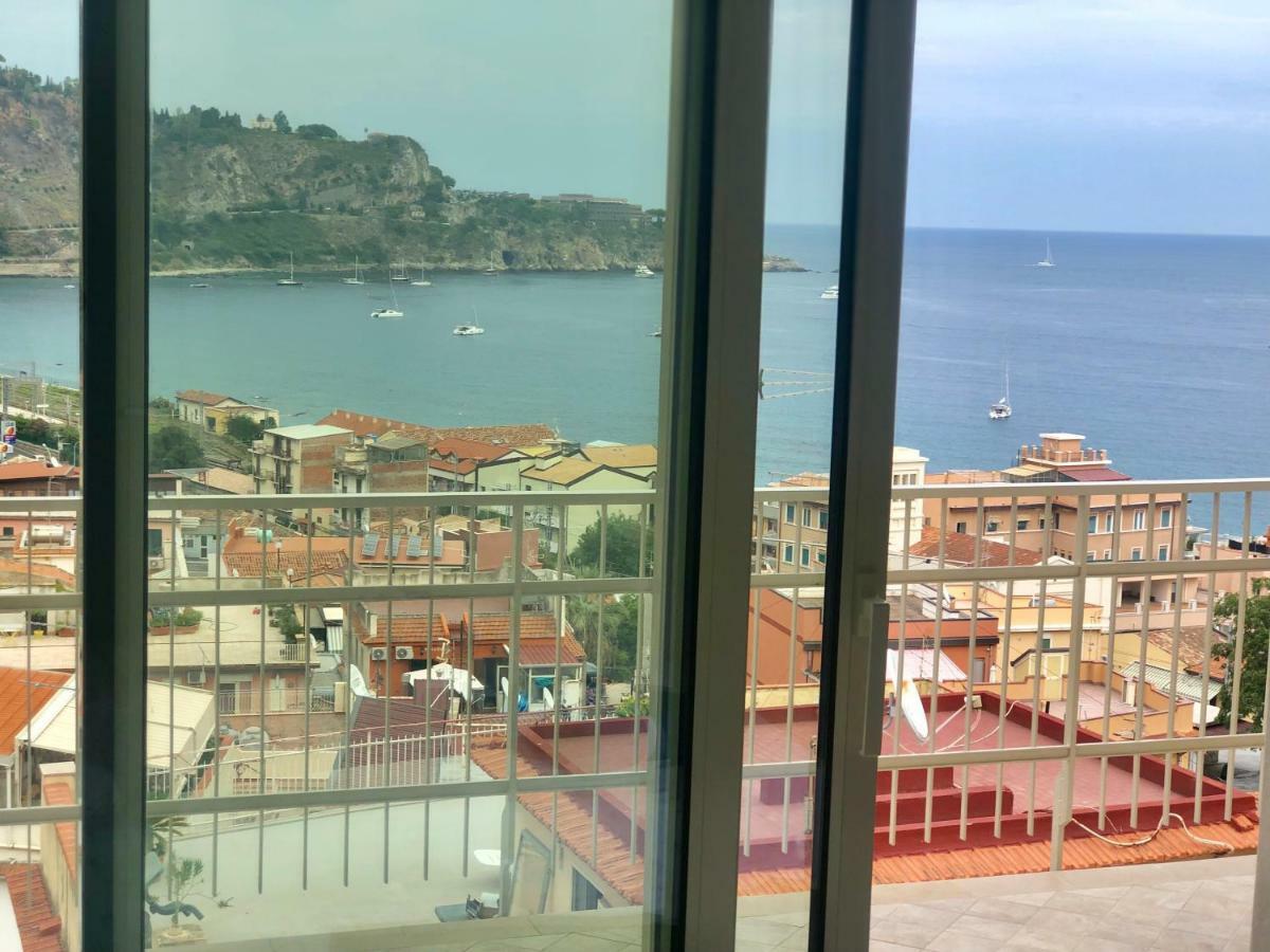 Taormina Wonderful Solarium Apartment จีอาร์ดีนี นักซอส ภายนอก รูปภาพ